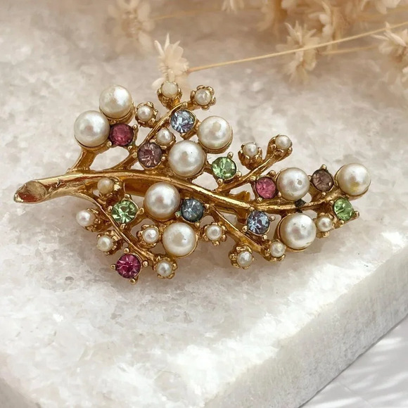 Vintage Jewelry - Gold Toned Rhinestone & Pearl Adorned Vintage Rainbow Foliage Leaf shaped Brooch